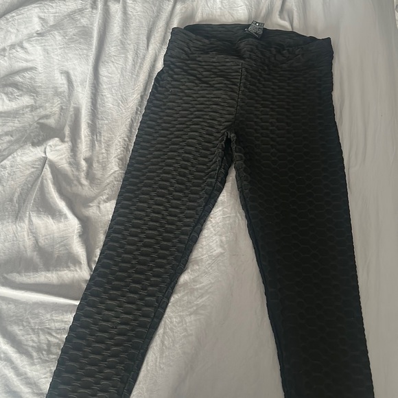 Butt framing leggings, Similar to the viral Tiktok leggings! - Picture 1 of 5